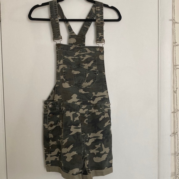 Camo short overalls size 8 - Picture 1 of 2